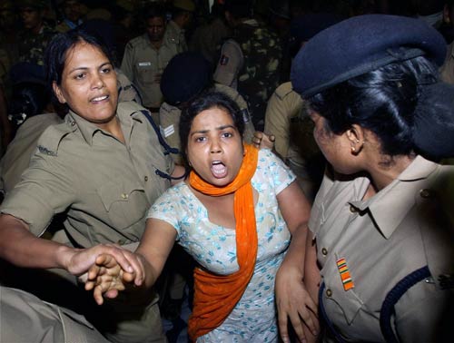 5 जून 2011: तस्‍वीरों में देखें दिनभर की बड़ी खबरें