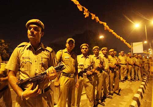 देखें कैसे सड़कों पर उतरे बाबा समर्थक । सत्याग्रह का दमन