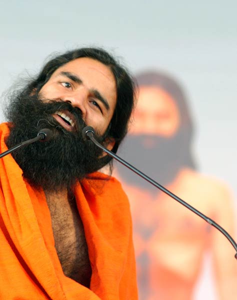 तस्‍वीरों में बाबा रामदेव की जिंदगी । पार्टी नहीं बनाऊंगा