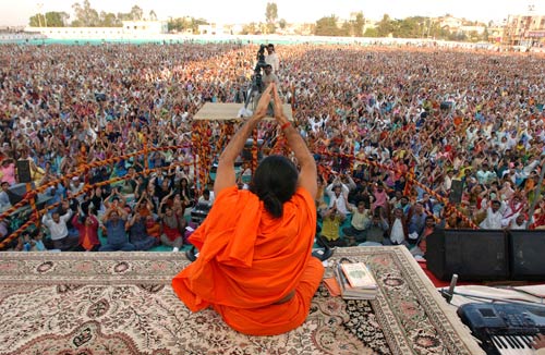 तस्‍वीरों में बाबा रामदेव की जिंदगी । पार्टी नहीं बनाऊंगा