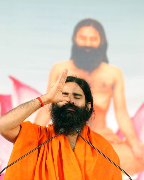 तस्‍वीरों में बाबा रामदेव की जिंदगी । पार्टी नहीं बनाऊंगा