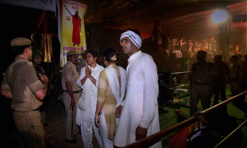 देखें कैसे कुचला गया बाबा का सत्‍याग्रह । बाबा हुए गिरफ्तार