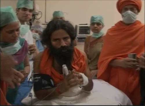 देखिए बाबा ने कैसे तोड़ा अनशन... । सत्याग्रह का दमन