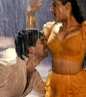 गहराता आकर्षण नाभि का  | 'सविता भाभी' के जलवे 