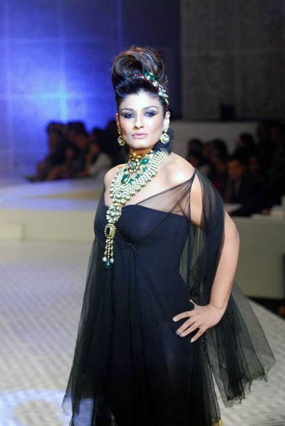 पर्दे के बाहर भी कम नहीं जलवे  । हसीनाओं का जलवा