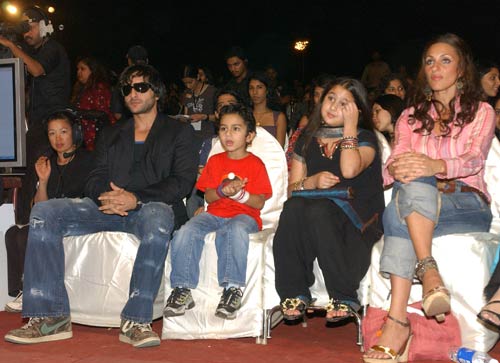 सैफ और करीना की राहें अलग? | रैंप पर सैफ और करीना