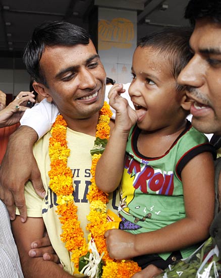 24 जून 2011: तस्‍वीरों में देखें दिनभर की बड़ी खबरें