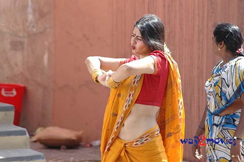 गहराता आकर्षण नाभि का  | 'सविता भाभी' के जलवे 