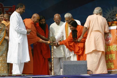 तस्‍वीरों में बाबा रामदेव की जिंदगी । पार्टी नहीं बनाऊंगा