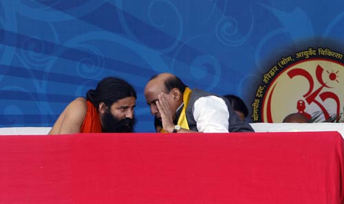 तस्‍वीरों में बाबा रामदेव की जिंदगी । पार्टी नहीं बनाऊंगा