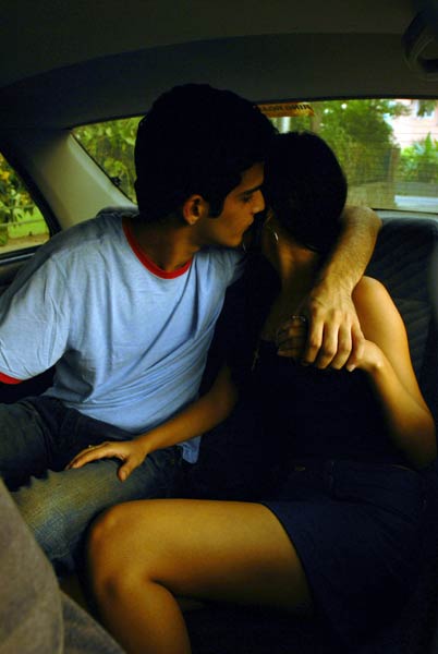 बनिए वफादार, न कि 'बेवफा सनम'...