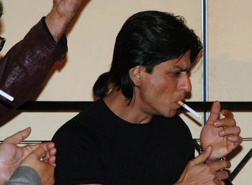 हर फिक्र को धुएं में उड़ाता चला गया...| ग्लैमर का तड़का