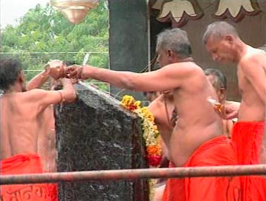 शिंगणापुर के शनि देव की महिमा है अपरंपार