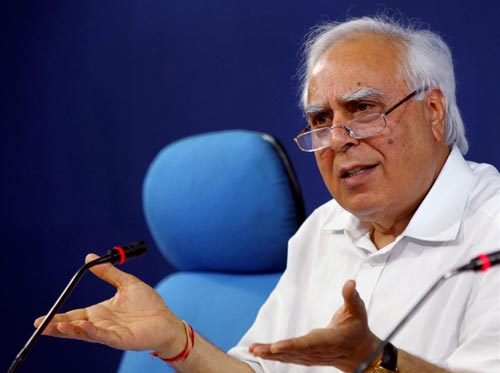 6 जून 2011: तस्‍वीरों में देखें दिनभर की बड़ी खबरें