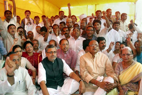 6 जून 2011: तस्‍वीरों में देखें दिनभर की बड़ी खबरें