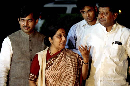 7 जून 2011: तस्‍वीरों में दिनभर की बड़ी खबरें