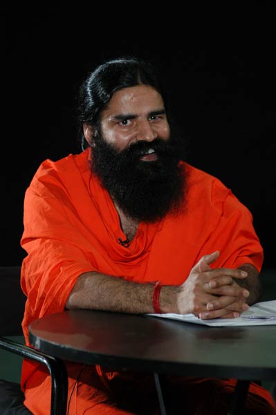 तस्‍वीरों में बाबा रामदेव की जिंदगी । पार्टी नहीं बनाऊंगा