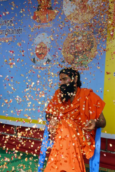 तस्‍वीरों में बाबा रामदेव की जिंदगी । पार्टी नहीं बनाऊंगा