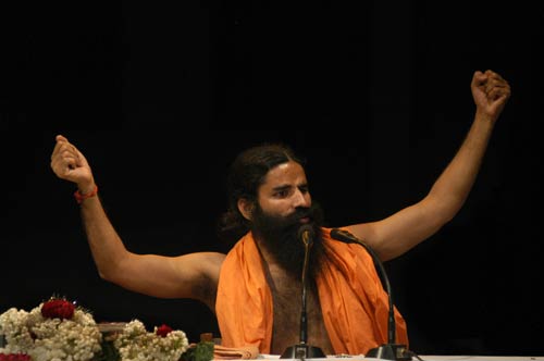 तस्‍वीरों में बाबा रामदेव की जिंदगी । पार्टी नहीं बनाऊंगा