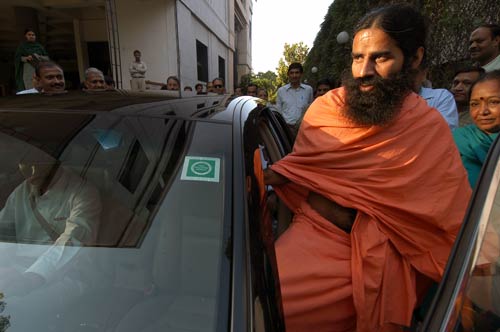 तस्‍वीरों में बाबा रामदेव की जिंदगी । पार्टी नहीं बनाऊंगा