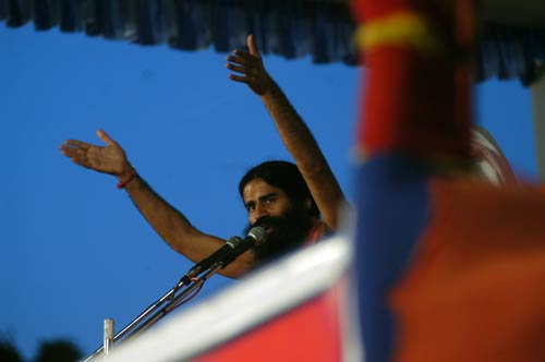 तस्‍वीरों में बाबा रामदेव की जिंदगी । पार्टी नहीं बनाऊंगा