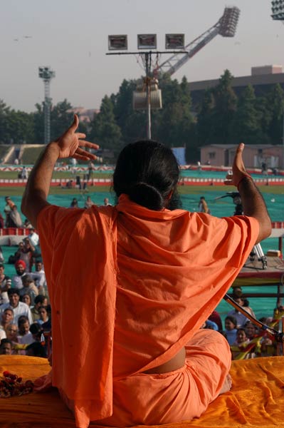 तस्‍वीरों में बाबा रामदेव की जिंदगी । पार्टी नहीं बनाऊंगा