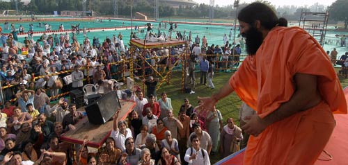 तस्‍वीरों में बाबा रामदेव की जिंदगी । पार्टी नहीं बनाऊंगा