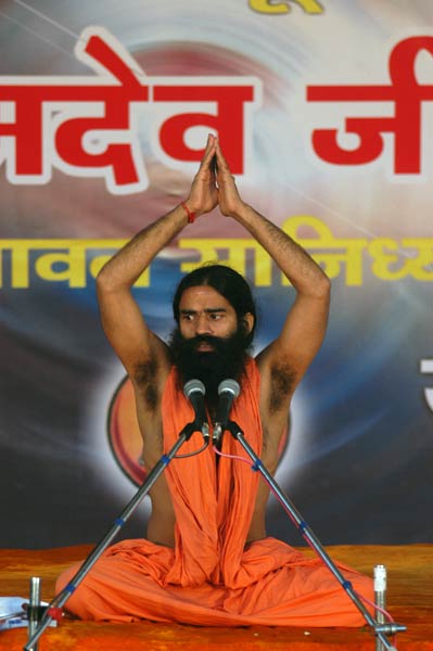 तस्‍वीरों में बाबा रामदेव की जिंदगी । पार्टी नहीं बनाऊंगा