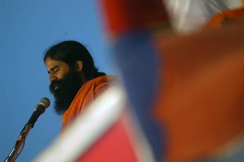 तस्‍वीरों में बाबा रामदेव की जिंदगी । पार्टी नहीं बनाऊंगा