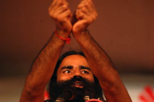 तस्‍वीरों में बाबा रामदेव की जिंदगी । पार्टी नहीं बनाऊंगा