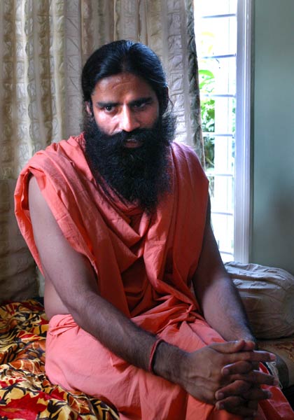 तस्‍वीरों में बाबा रामदेव की जिंदगी । पार्टी नहीं बनाऊंगा