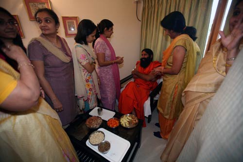 तस्‍वीरों में बाबा रामदेव की जिंदगी । पार्टी नहीं बनाऊंगा