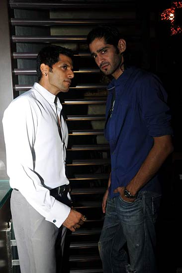 टीजे सिद्धू ने मनाया जन्‍मदिन । हसीनाओं का जलवा