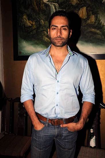 टीजे सिद्धू ने मनाया जन्‍मदिन । हसीनाओं का जलवा