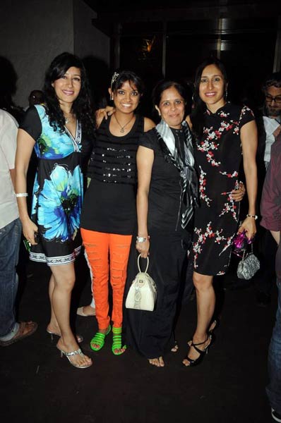 टीजे सिद्धू ने मनाया जन्‍मदिन । हसीनाओं का जलवा