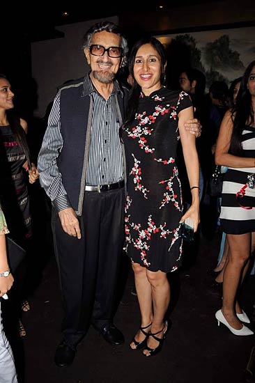 टीजे सिद्धू ने मनाया जन्‍मदिन । हसीनाओं का जलवा