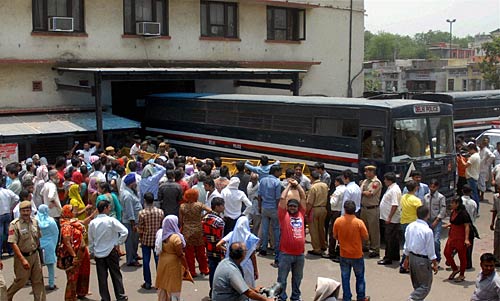 9 जून 2011: तस्‍वीरों में दिनभर की बड़ी खबरें