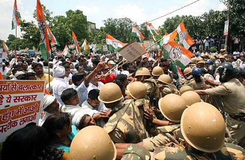 27 जून 2011: तस्‍वीरों में देखें दिनभर की बड़ी खबरें