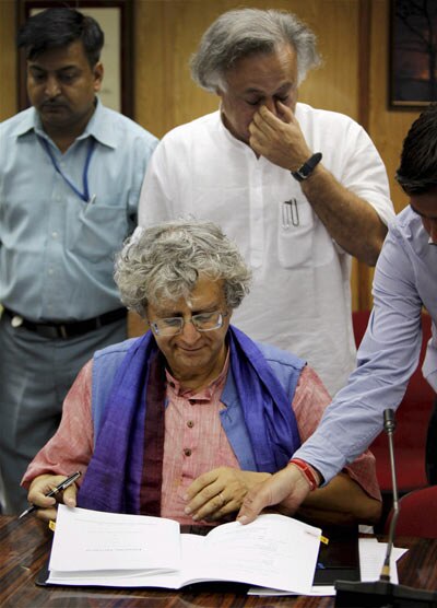 14 जून 2011: तस्‍वीरों में देखें दिनभर की बड़ी खबरें