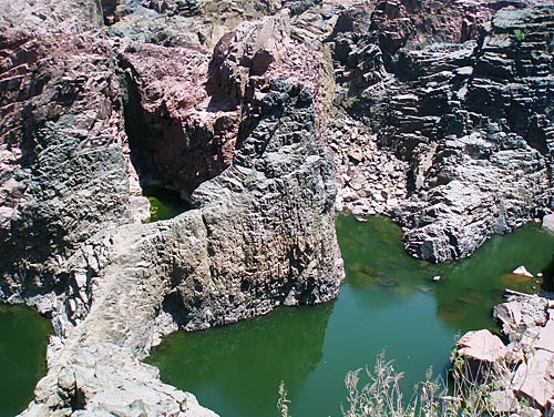 भव्‍यता समेटे खजुराहो के मंदिर व कलाकृतियां