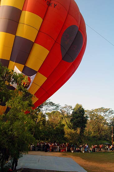 पर्यटकों को रिझाती हैं मेघालय की घटाएं...