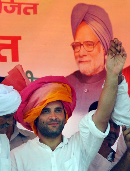 अलीगढ़ में राहुल की किसान महापंचायत...। राहुल की 'पदयात्रा'