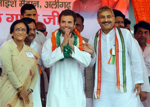 अलीगढ़ में राहुल की किसान महापंचायत...। राहुल की 'पदयात्रा'