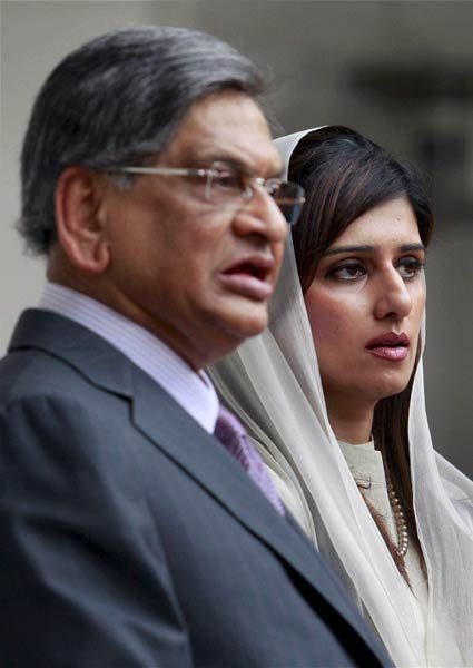 तस्‍वीरों में बीते सप्‍ताह की बड़ी खबरें | हिना का नायाब स्‍टाइल