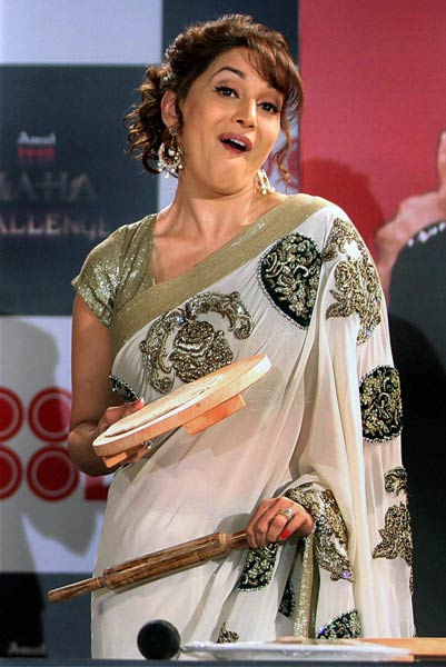 तस्‍वीरों में बीते सप्‍ताह की बड़ी खबरें | हिना का नायाब स्‍टाइल