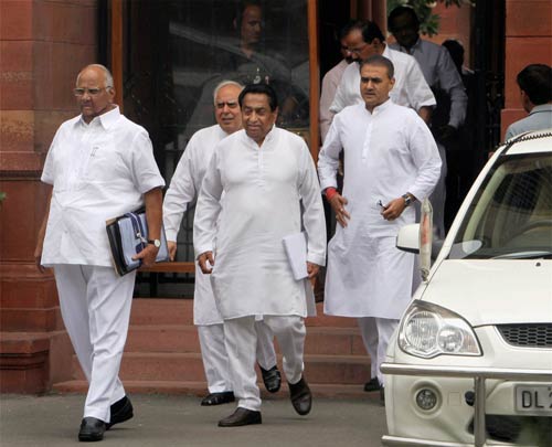 तस्‍वीरों में बीते सप्‍ताह की बड़ी खबरें | हिना का नायाब स्‍टाइल