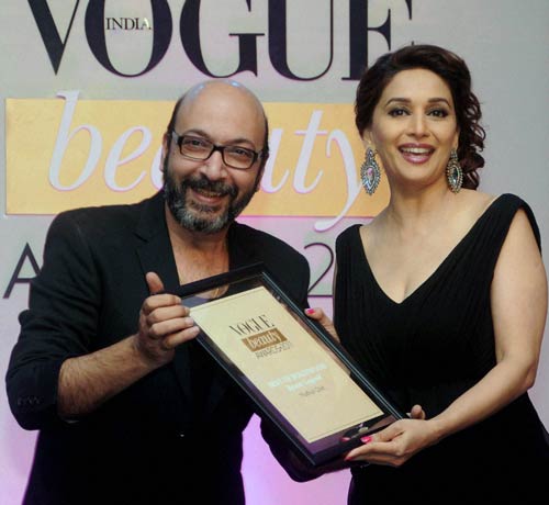 तस्‍वीरों में बीते सप्‍ताह की बड़ी खबरें | हिना का नायाब स्‍टाइल