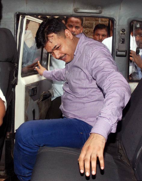 तस्‍वीरों में बीते सप्‍ताह की बड़ी खबरें | हिना का नायाब स्‍टाइल