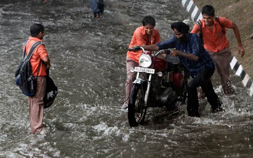 तस्‍वीरों में बीते सप्‍ताह की बड़ी खबरें | हिना का नायाब स्‍टाइल