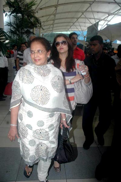 आजतक पर मम्‍मी ऐश की पहली झलक | ऐश को मातृत्‍व सुख